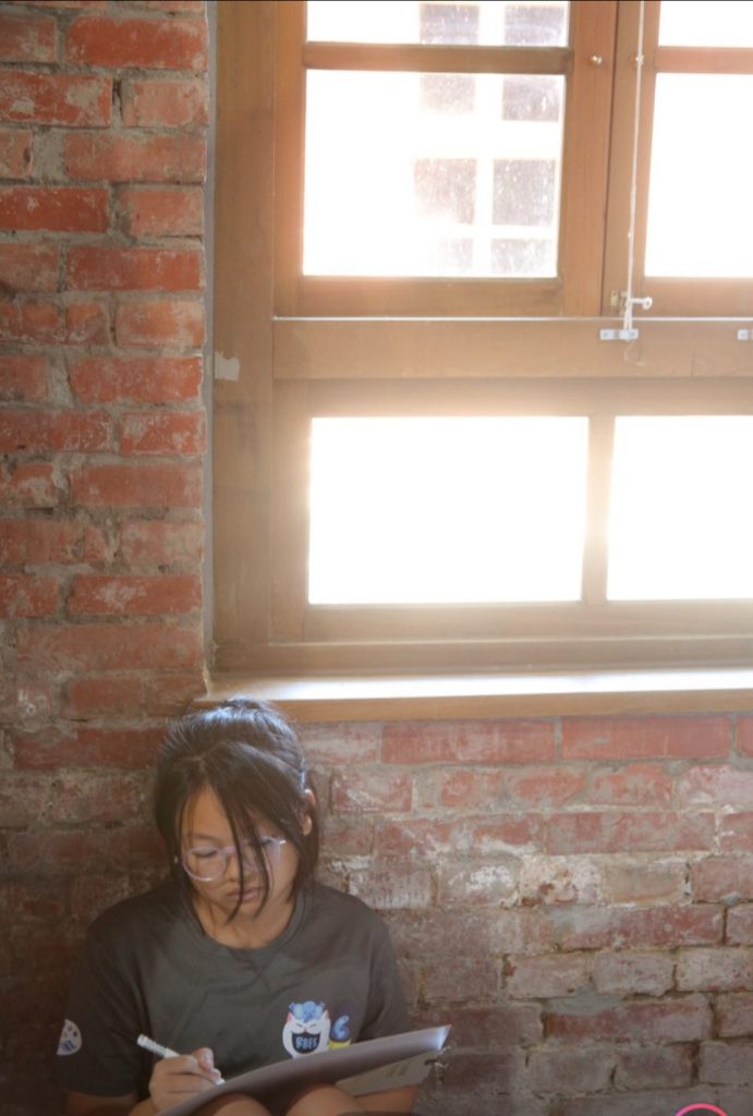 82歲「永遠的館長」黃光男 與偏鄉學童的跨世代藝術課 | 索引新聞 INDEX News