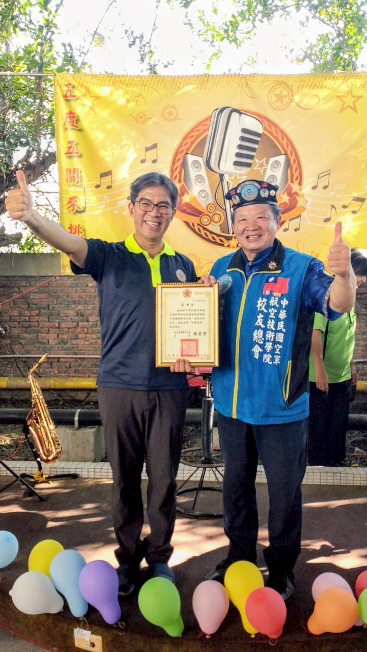 廖總會長表示：他自己和胡瑞忠先後為榮民楷模，攜手公益，義不容辭，反饋服務榮民，不負國家之栽培。(圖/空航技校友總會 提供)