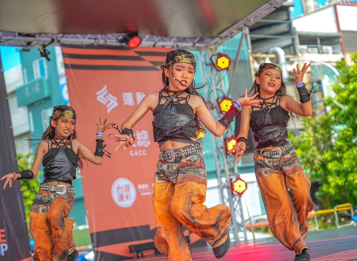 星光二班黃美珍感性返鄉挺夢想 行動鼓勵東部孩子 萌童熱舞感動落淚 | 索引新聞 INDEX News 星光二班黃美珍感性返鄉挺夢想 行動鼓勵東部孩子 萌童熱舞感動落淚 | 索引新聞 INDEX News