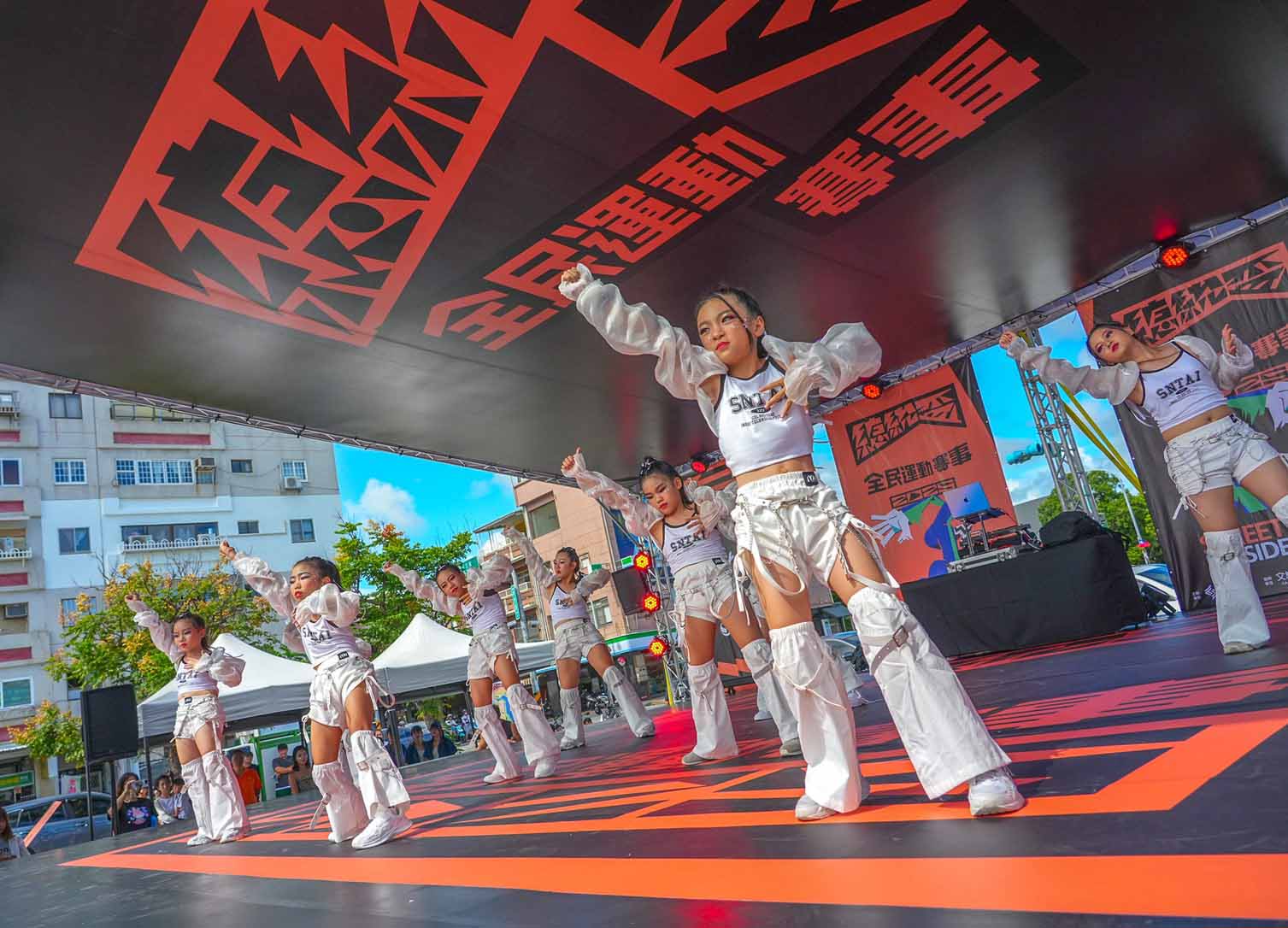 星光二班黃美珍感性返鄉挺夢想 行動鼓勵東部孩子 萌童熱舞感動落淚 | 索引新聞 INDEX News 星光二班黃美珍感性返鄉挺夢想 行動鼓勵東部孩子 萌童熱舞感動落淚 | 索引新聞 INDEX News