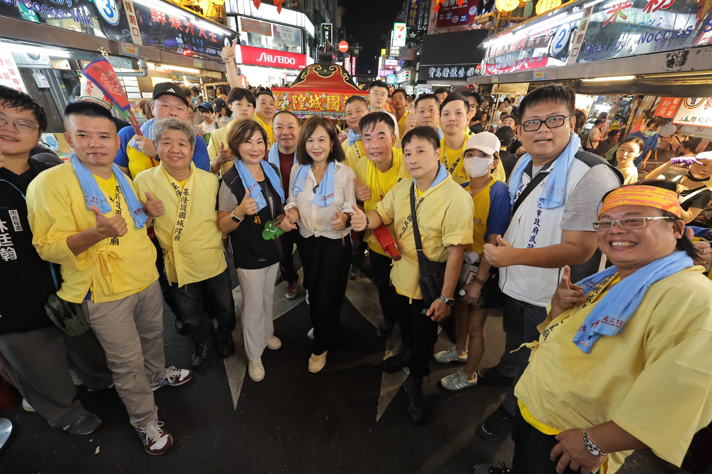 雞籠城隍文化祭夜巡遶境熱鬧登場 邱佩琳沿途分送鹹光餅為市民祈福 | 索引新聞 INDEX News 雞籠城隍文化祭夜巡遶境熱鬧登場 邱佩琳沿途分送鹹光餅為市民祈福 | 索引新聞 INDEX News