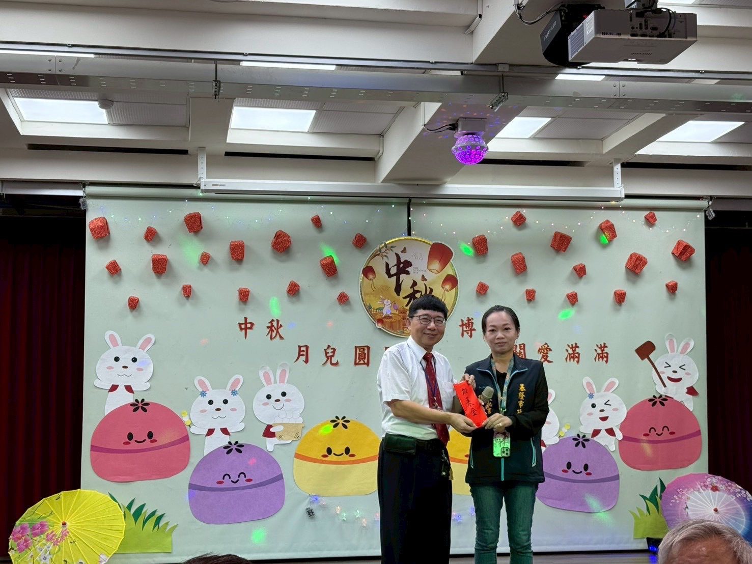 基隆贈禮賀中秋 溫暖老福機構近1,300名長者心 | 索引新聞 INDEX News 基隆贈禮賀中秋 溫暖老福機構近1,300名長者心 | 索引新聞 INDEX News