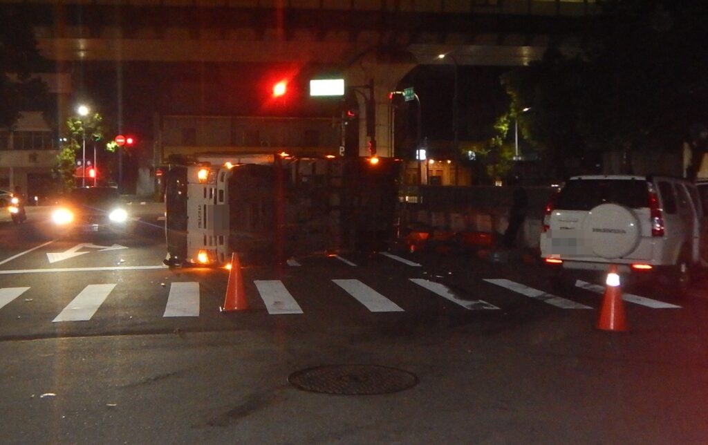 %E5%87%8C%E6%99%A8%E8%BB%8A%E7%A6%8D%E9%80%A0%E6%88%90%E5%9B%9B%E4%BA%BA%E5%8F%97%E5%82%B7%E8%AD%A6%E6%96%B9%E6%9F%A5%E5%87%BA%E5%8F%88%E6%98%AF%E9%85%92%E9%A7%95%E6%83%B9%E7%A6%8D