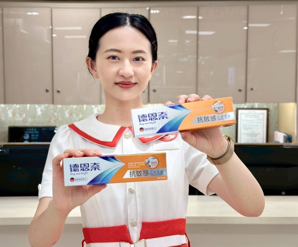 新竹遠百拼週年慶16日起連四天，開門好禮--抗敏感牙膏排隊每天限量100支。（圖/記者黃溎芬翻攝）