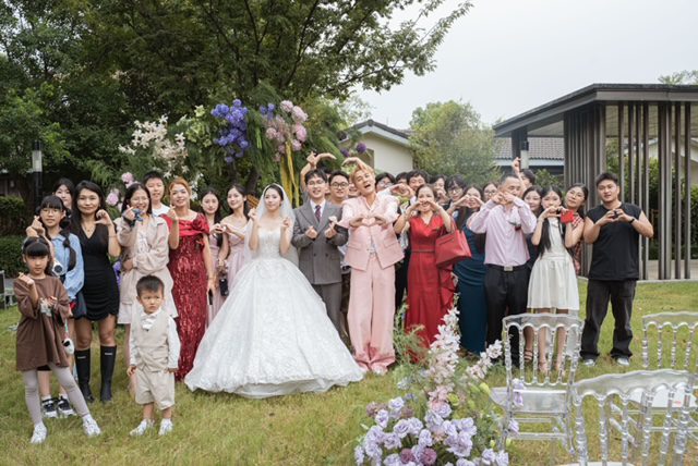 吳克群突襲素人婚禮現場 親送999紅包 唱新歌甜度破表浪漫祝福全場 | 索引新聞 INDEX News