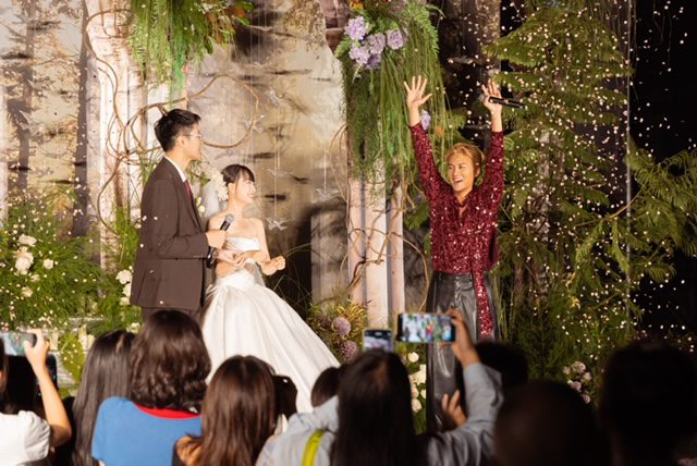 吳克群突襲素人婚禮現場 親送999紅包 唱新歌甜度破表浪漫祝福全場 | 索引新聞 INDEX News