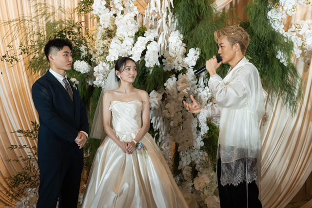 吳克群突襲素人婚禮現場 親送999紅包 唱新歌甜度破表浪漫祝福全場 | 索引新聞 INDEX News