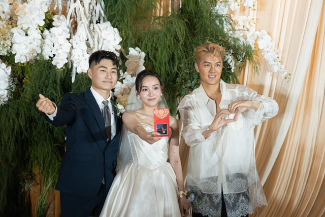 吳克群突襲素人婚禮現場 親送999紅包 唱新歌甜度破表浪漫祝福全場 | 索引新聞 INDEX News