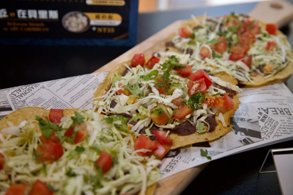 ABV加勒比海餐酒館推出貝里斯主題菜單 探索中美洲獨特風味 | 索引新聞 INDEX News 街頭炸豆泥佐玉米餅。( 圖 / 業者提供 )