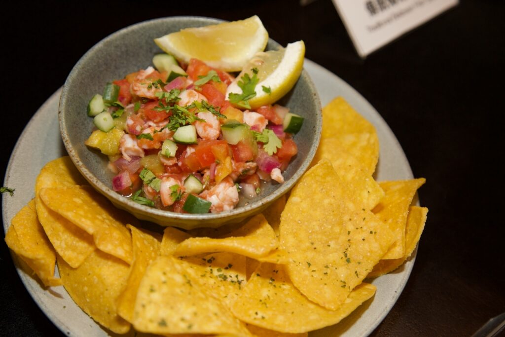 ABV加勒比海餐酒館推出貝里斯主題菜單 探索中美洲獨特風味 | 索引新聞 INDEX News 貝里斯式檸香漬蝦佐玉米片。( 圖 / 業者提供 )