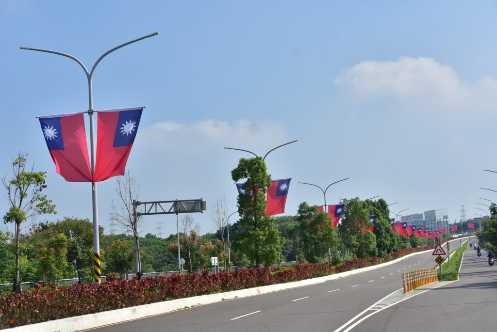 「旗」耀台中慶雙十 中市1.6萬面國旗飄揚全城 3 01 %E6%97%97%E8%80%80%E5%8F%B0%E4%B8%AD %E5%85%A8%E5%9F%8E%E9%A3%84%E6%8F%9A %E4%B8%AD%E5%B8%82%E6%8F%92%E6%8E%9B%E9%80%BE16%E8%90%AC%E9%9D%A2%E5%9C%8B%E6%97%97%E7%86%B1%E9%AC%A7%E8%BF%8E%E9%9B%99%E5%8D%81%E5%9C%8B%E6%85%B6