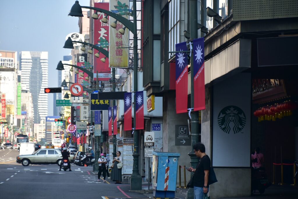 「旗」耀台中慶雙十 中市1.6萬面國旗飄揚全城 4 04 %E5%B8%82%E5%8D%80%E8%A1%97%E9%81%93%E8%99%95%E8%99%95%E5%8F%AF%E8%A6%8B%E5%9C%8B%E6%97%97