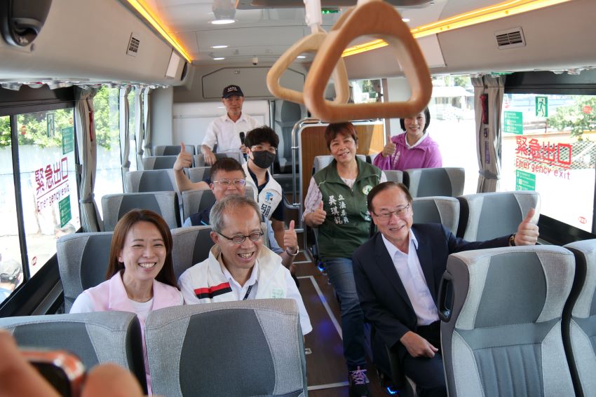 《圖說》932線快速公車。〈交通局提供〉