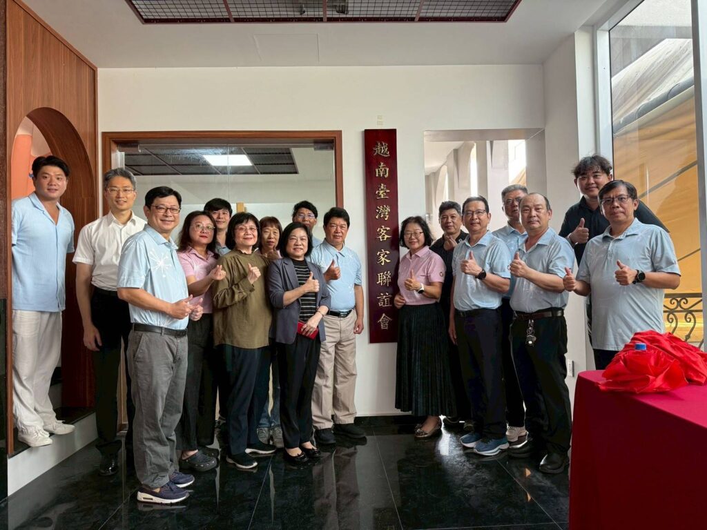 越南臺灣客家聯誼會「2025中秋聯歡晚會暨客家會館揭牌」圓滿舉行