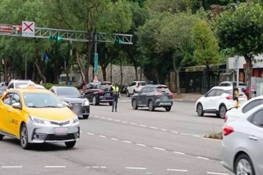 國慶連假 北市警局加強交通疏導 維護交通順暢 7 MEITU 20251009 091824520