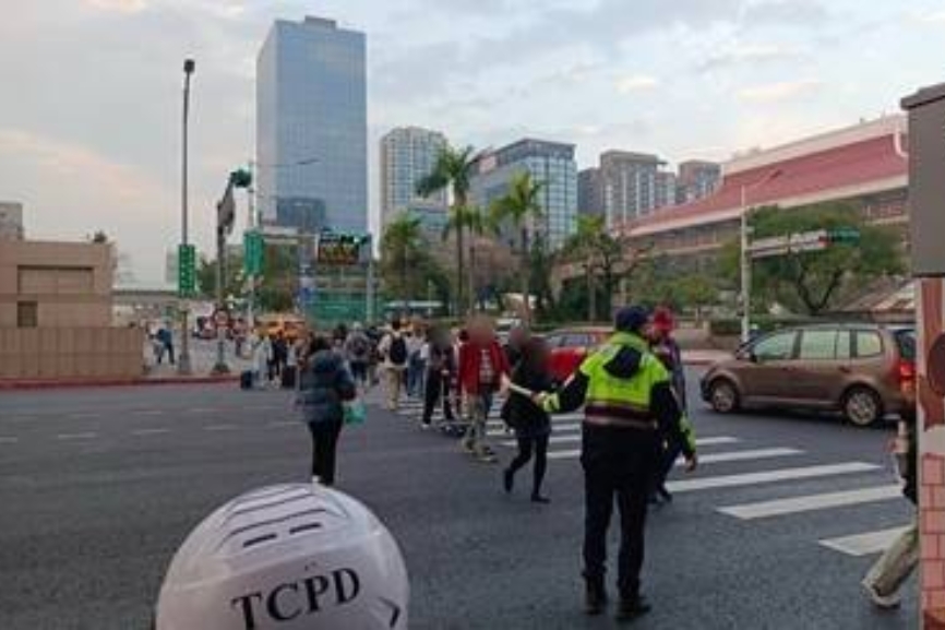 國慶連假 北市警局加強交通疏導 維護交通順暢 8 MEITU 20251009 091843334