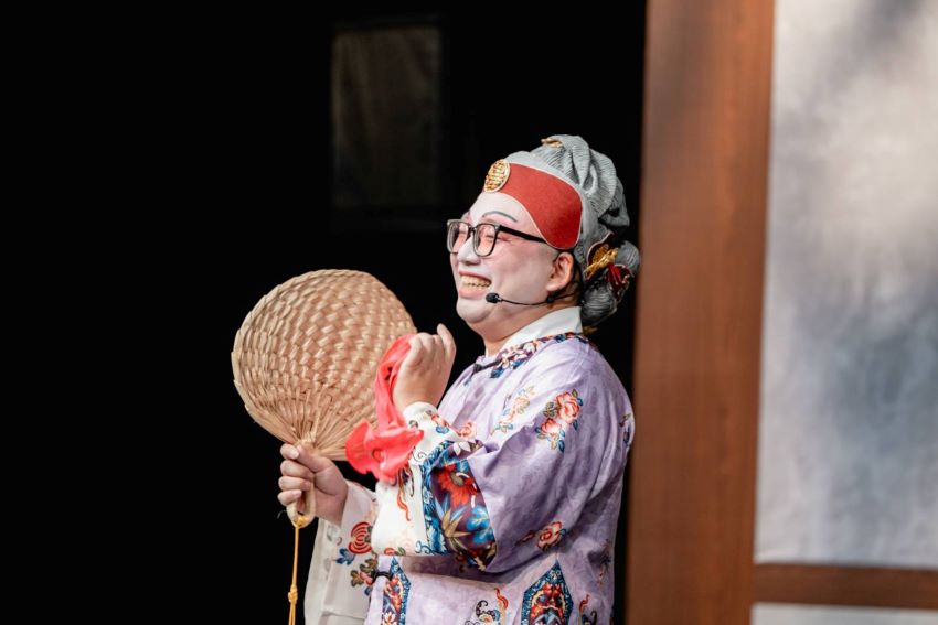穿越時空和尚脫口秀 十三行博物館之夜給你好看 5 《圖說》唐墨領軍演出「百變和尚」。〈十三行提供〉