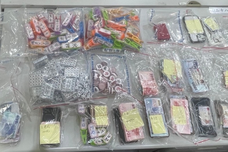 職業賭場隱身民宅掩人耳目 萬華警持搜索票攻堅逮22人 6 MEITU 20251009 121718621