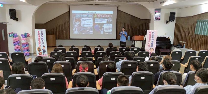 《圖說》新北消防結合宜蘭文化，以實務案例講述詐騙常見手法方式，讓學子時時守護自身與家人安全。〈消防局政風室提供〉