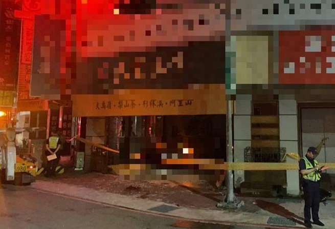 %E7%A7%81%E8%BD%8E%E8%BB%8A%E7%9B%B4%E9%80%9F%E8%A1%9D%E5%85%A5%E8%8C%B6%E8%91%89%E8%A1%8C%E9%80%A0%E6%88%90%E6%AF%8D%E5%AD%90%E4%B8%80%E6%AD%BB%E4%B8%80%E5%82%B7%E6%85%98%E5%8A%87