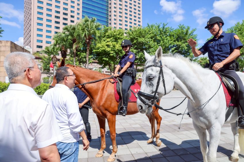 《圖說》新北市政府警察局騎警隊睽違20年，再度受邀參加114年國慶日表演遊行。〈新聞局提供〉
