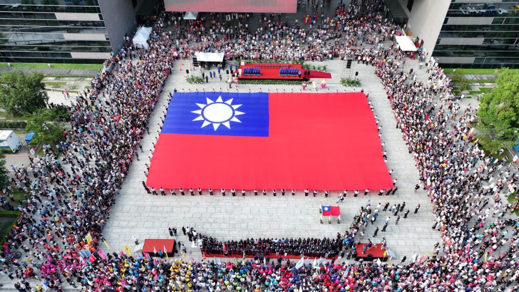 76%E4%BD%8D%E6%B0%91%E9%98%B2%E7%BE%A9%E8%AD%A6%E5%8F%8A%E9%9C%B9%E9%9D%82%E5%B0%8F%E7%B5%84%E8%81%AF%E6%89%8B%E5%B1%95%E8%AD%B7%E5%85%A8%E5%9C%8B%E6%9C%80%E5%A4%A7%E9%95%B736%E5%85%AC%E5%B0%BA %E5%AF%AC24%E5%85%AC%E5%B0%BA%E7%9A%84%E5%B7%A8%E5%B9%85%E5%9C%8B%E6%97%97%E9%80%B2%E5%A0%B4 %E5%A0%B4%E9%9D%A2%E5%90%B8%E7%9D%9B%E5%A3%AF%E8%A7%80