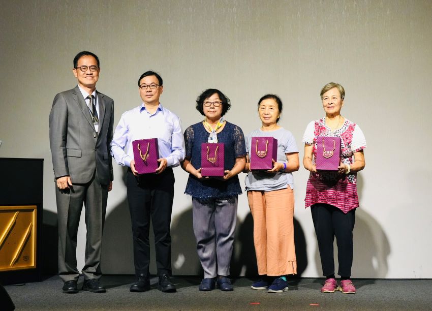 《圖說》覺行寺福田委員會葉崇琦主委表揚福田委員的用心與付出。〈覺行佛教基金會提供〉