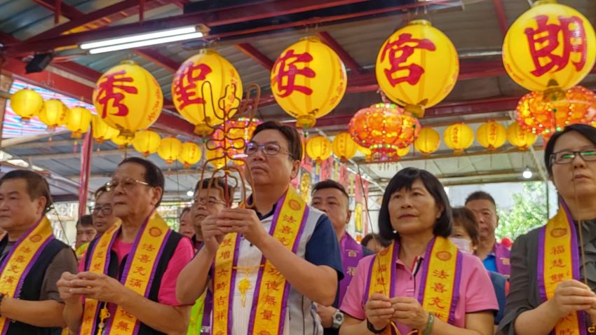 贈匾感謝善行不輟 祈求市政順利 劉和然參拜永和秀朗聖安宮 4 《圖說》劉和然強調,廣澤尊王象徵「保安護民」的精神,正如市府推動施政時以市民安全與福祉為核心,秉持照顧每一個人的理念,落實侯友宜市長安居樂業的目標。〈民政局提供〉