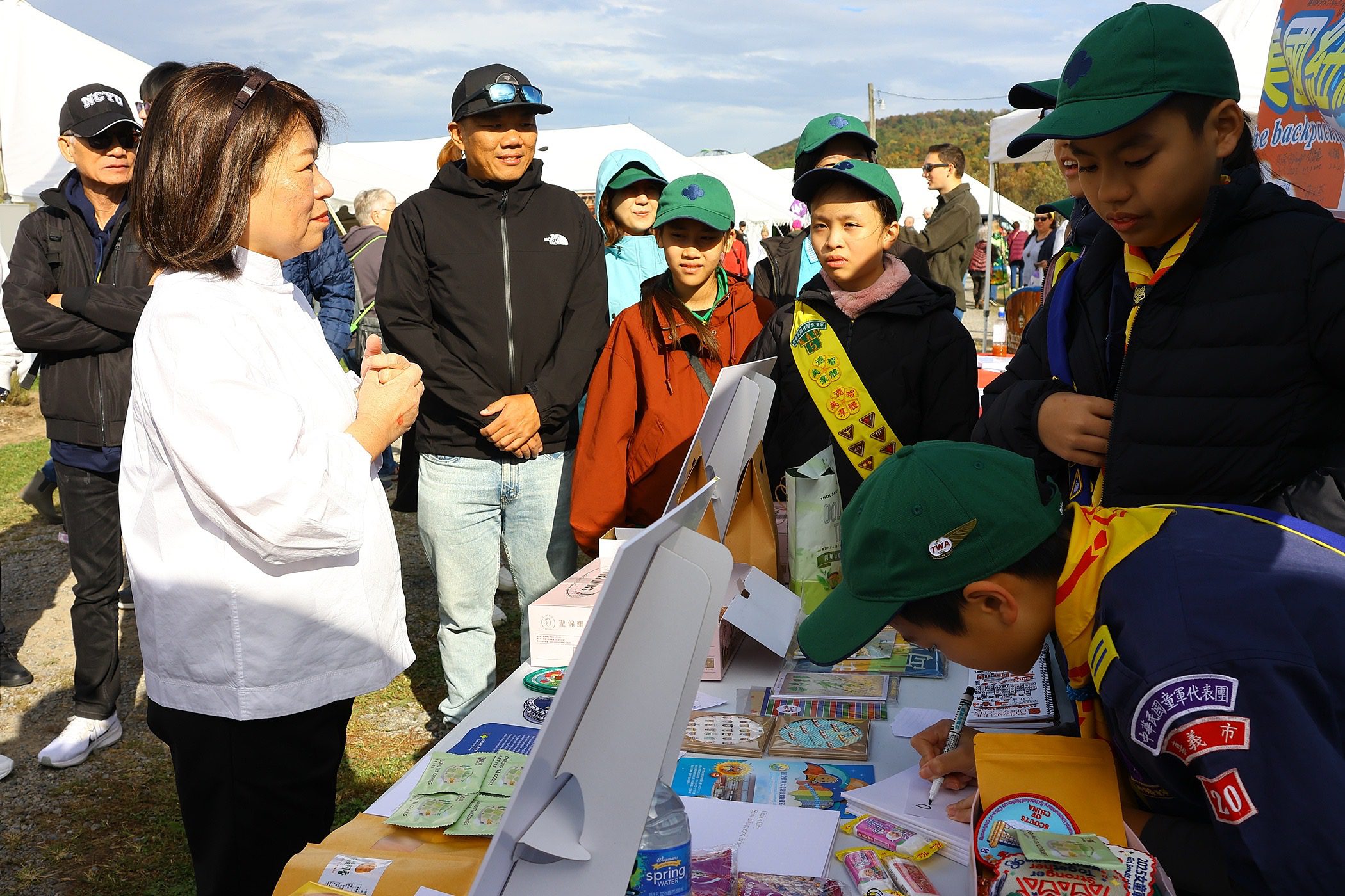 童軍前進雪城蘋果節行銷嘉義 黃敏惠讚:最優質小小外交官 | 索引新聞 INDEX News 童軍前進雪城蘋果節行銷嘉義 黃敏惠讚:最優質小小外交官 | 索引新聞 INDEX News