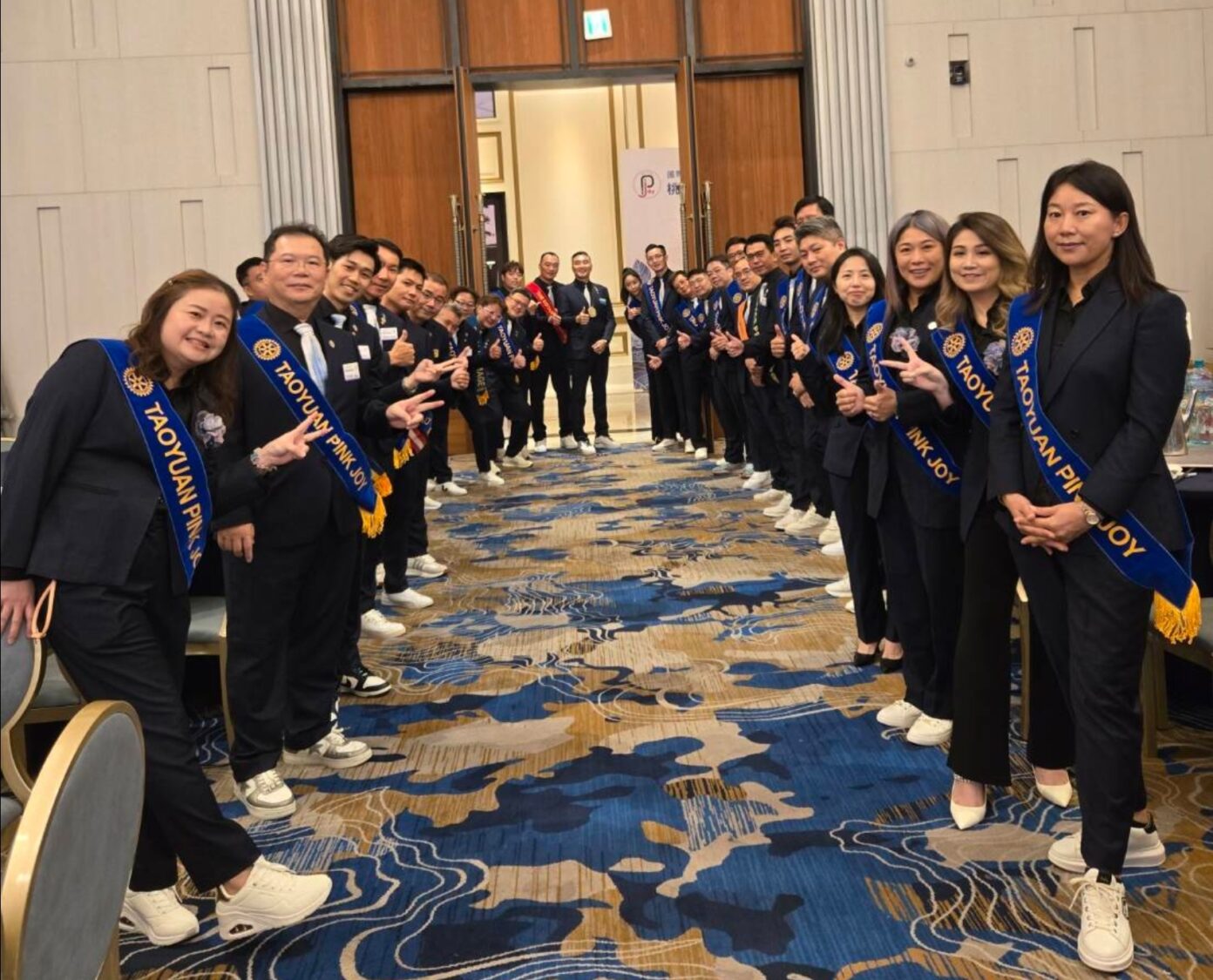 品酒扶輪社社友多為橫跨企業界、公益團體與體育界等多元領域之菁英，顯示出社團的高度吸引力與強大凝聚力。（記者 趙靜姸攝）