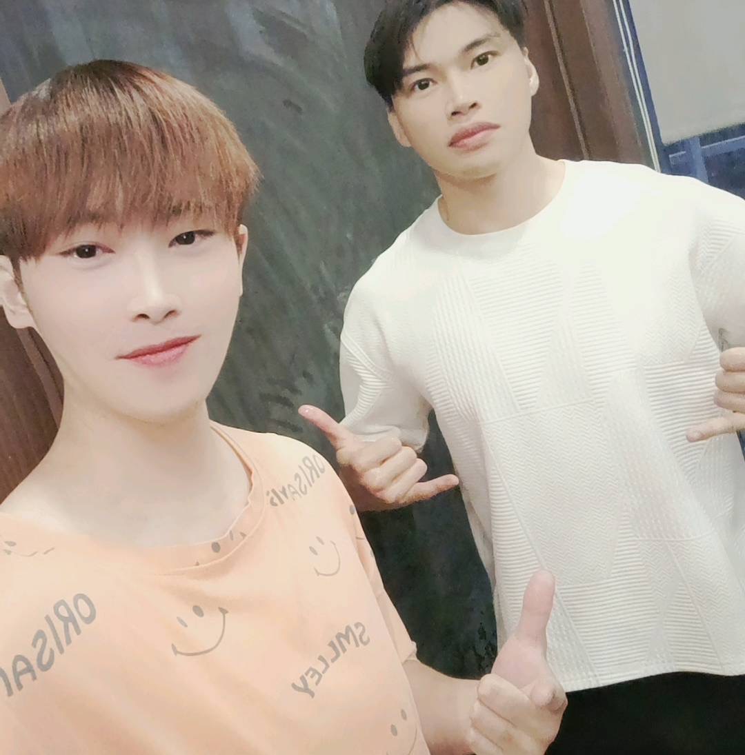 「陳勇正防身畫面流出」高雄格鬥里長洪啟修現身指導 | 索引新聞 INDEX News 陳勇正(左)與「格鬥文衡里長」洪啟修(右)於防身訓練課後合影,兩人私下互動融洽,展現防身教育的專業精神。(圖/記者林照東翻攝)