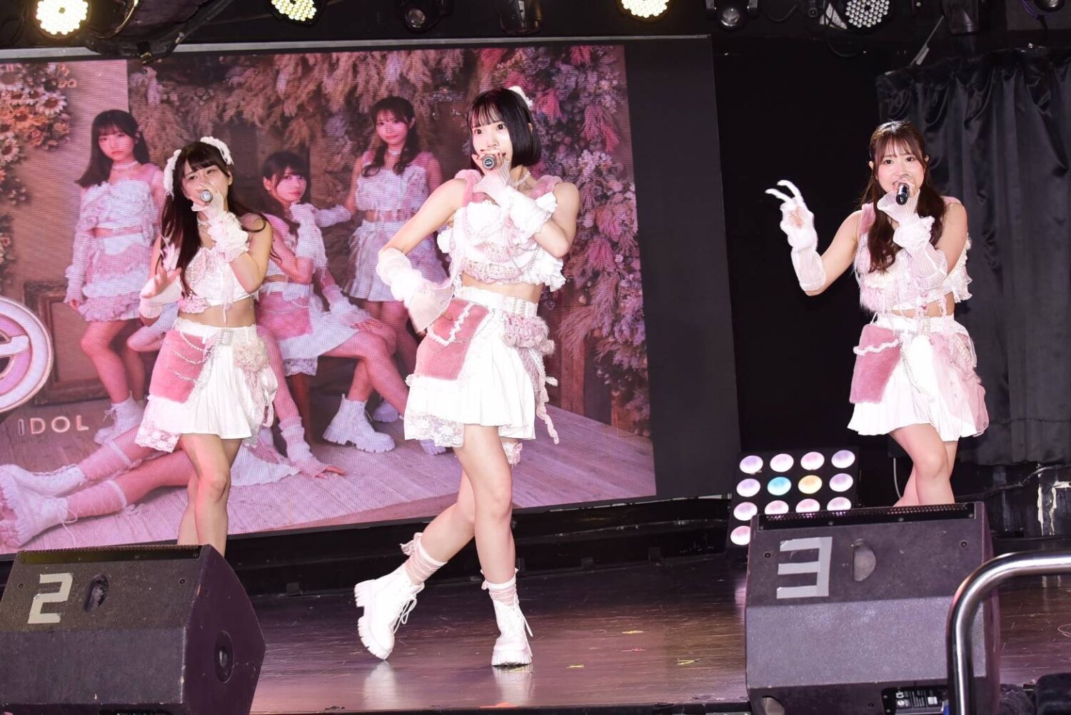 日本新生代偶像團體 SORRY.IDOL 街頭零距離親自發放宣傳海報 | 索引新聞 INDEX News 日本新生代女子偶像團體SORRY.IDOL演出前一日,還在市區親自發放宣傳海報,展現零距離的親和力。(圖/百翼媒體 提供)