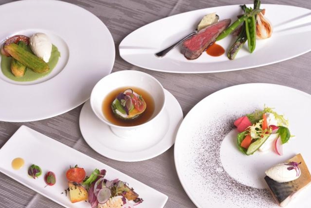 職人茶 X美人湯X匠人魂 九州養生之旅:茶香裊裊 山海盛宴 8 ▲以八女茶入菜的《LE UN》美饌。