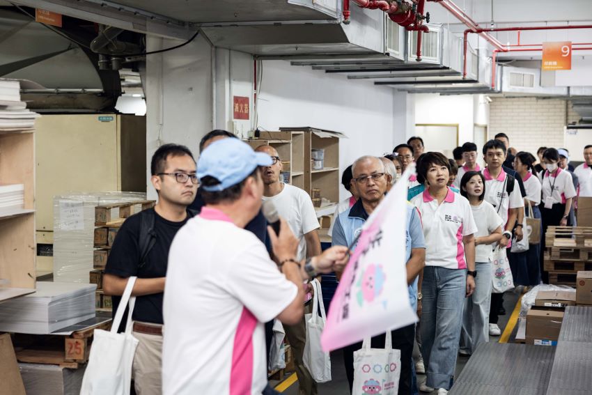 走訪隱形冠軍 「新北製造」打開城市工廠 5 《圖說》新北市印刷商業同業公會進行導覽分享。〈文化局提供〉