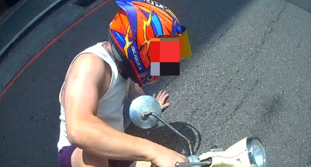 %E9%80%9A%E7%B7%9D%E7%8A%AF%E9%A8%8E%E8%BB%8A%E5%B8%BD%E5%B8%B6%E6%B2%92%E6%89%A3%E8%A2%AB%E6%94%94%E9%80%83%E9%80%B8%E6%92%9E%E8%87%AA%E5%B0%8F%E5%AE%A2%E8%BB%8A%E7%82%BA%E8%AD%A6%E6%89%80%E9%80%AE