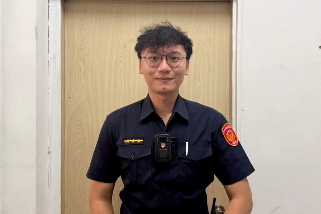 暖警即刻救援 七旬翁路倒頭暈 警化身 安全引路人 3 %E9%99%B3%E4%BF%8A%E7%86%99