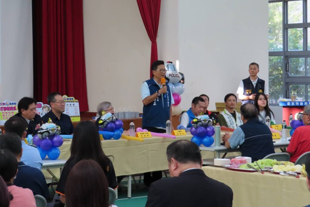 南港分局首創 下午茶自助BAR 治安會議 軍警民熱烈交流及宣導防詐 24 MEITU 20251015 092113265