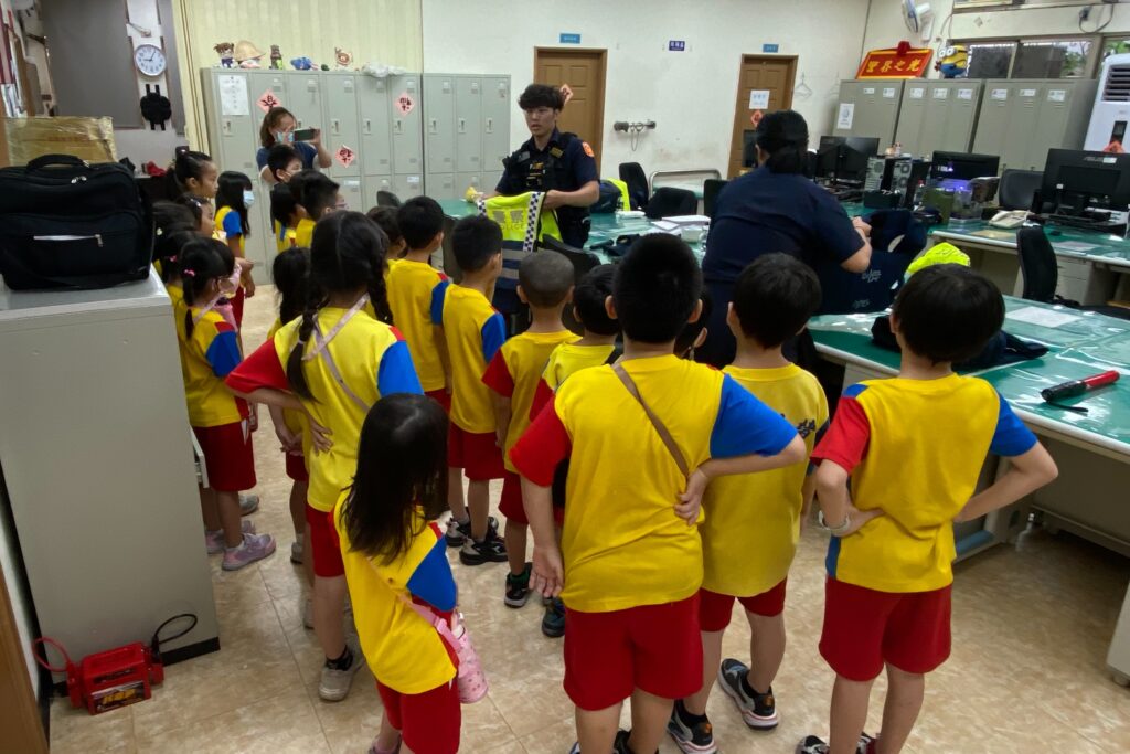 小小警察初體驗 七堵國小學童歡樂參訪三分局 7 MEITU 20251015 111917523