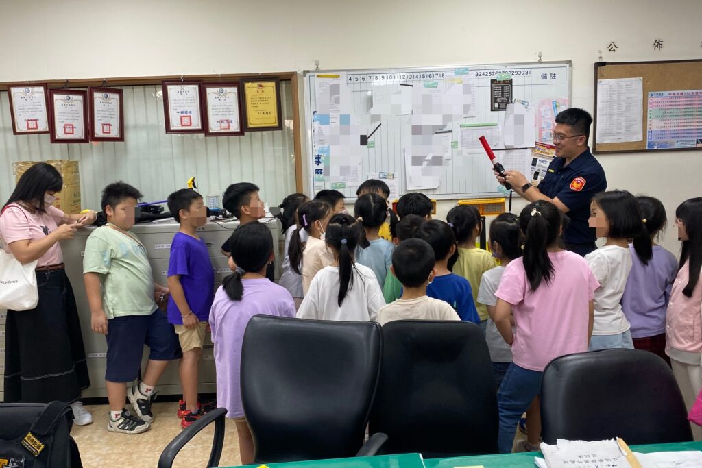 小小警察初體驗 七堵國小學童歡樂參訪三分局 8 MEITU 20251015 111936970