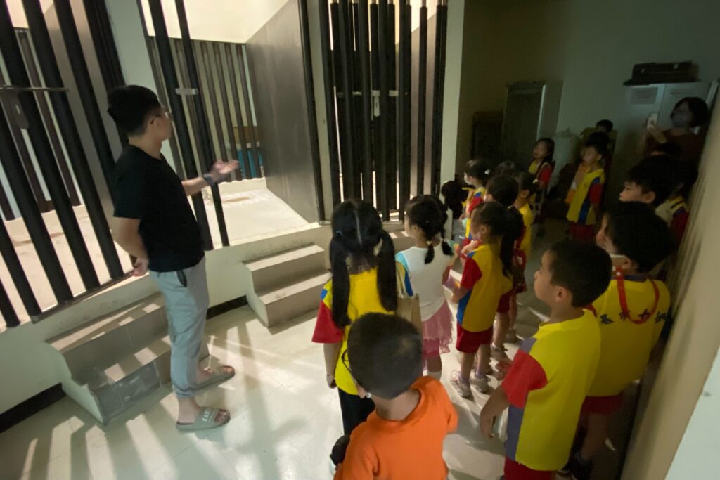 小小警察初體驗 七堵國小學童歡樂參訪三分局 10 MEITU 20251015 112046999