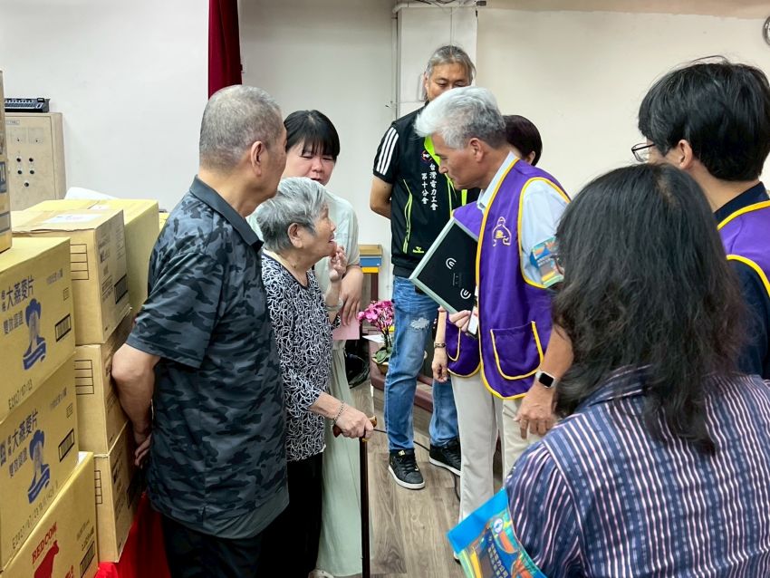 秋意漸濃關懷弱勢 台電基隆區處捐愛心物資送暖 6 《圖說》陳据湖盼愛心捐贈活動,能拋磚引玉引領更多民眾加入關懷行列。〈台電基隆區處提供〉