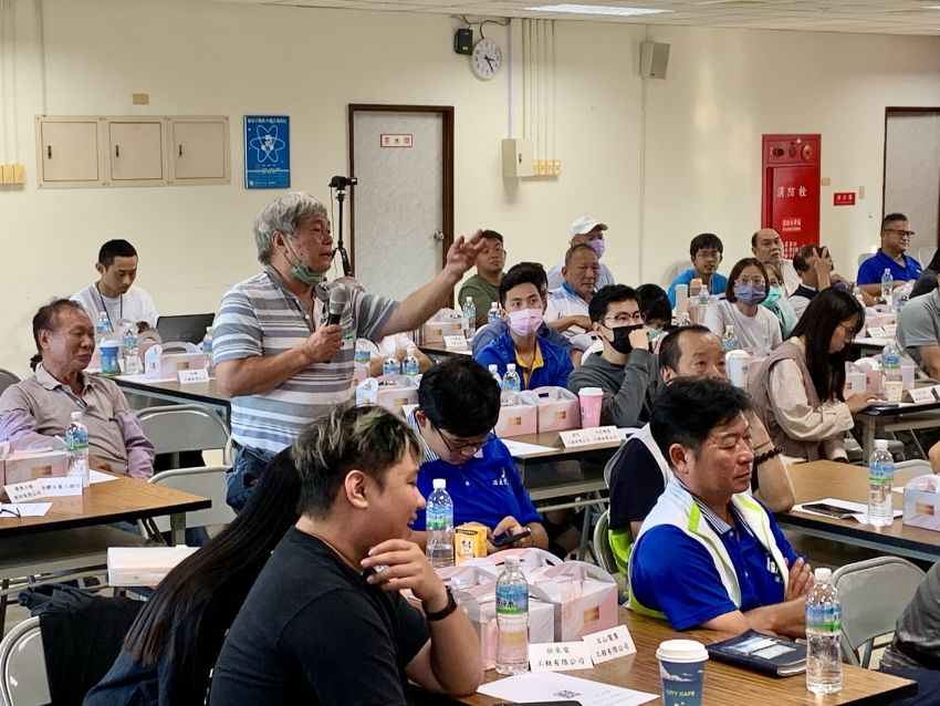 提升用電服務 台電北西區處、電器承裝業交流圓滿 5 《圖說》承裝業者踴躍提案討論,針對規定與實務面彼此交流意見。〈台電北西區處提供〉