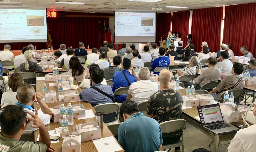 提升用電服務 台電北西區處、電器承裝業交流圓滿 6 《圖說》台電北西區處節能服務課課長楊佳憬分享業界節能標竿案例。(北西區處提供)