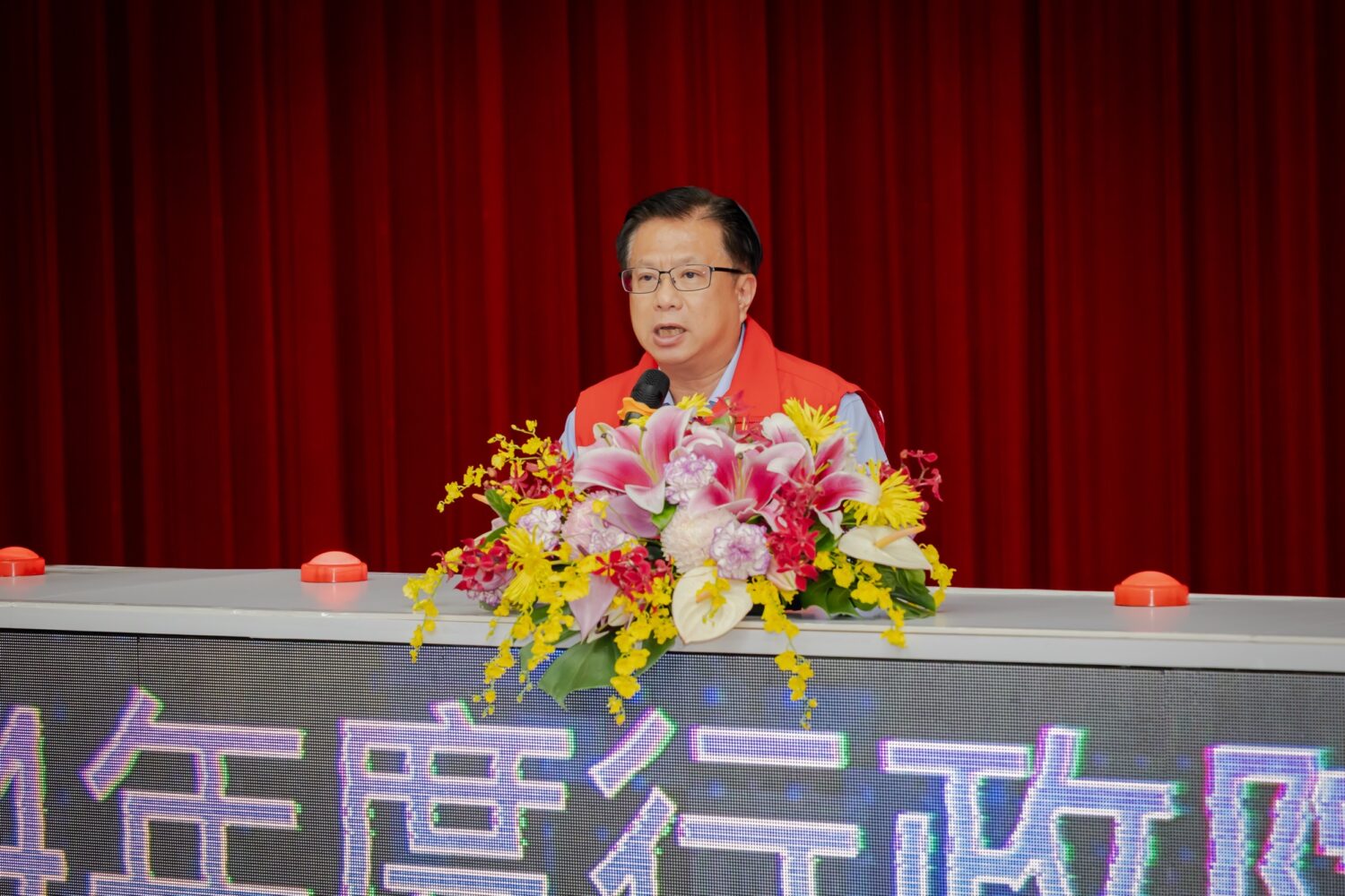 行政院114年度災害防救業務訪評於新竹市登場，行政院農業部政務次長黃昭欽致詞時肯定竹市在智慧防災與社區動員上的成果。（圖/記者張家燁翻攝）