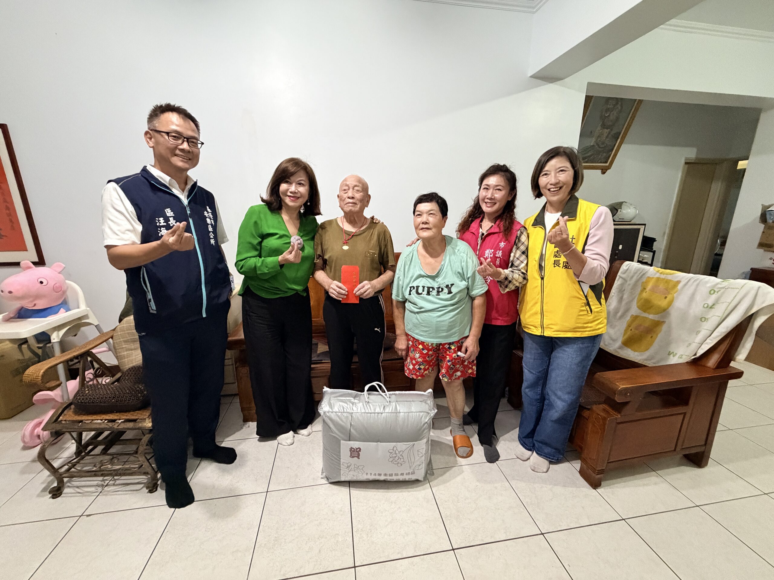 重陽敬老傳遞溫情 邱佩琳親送祝福探視3位百歲人瑞 | 索引新聞 INDEX News 重陽敬老傳遞溫情 邱佩琳親送祝福探視3位百歲人瑞 | 索引新聞 INDEX News