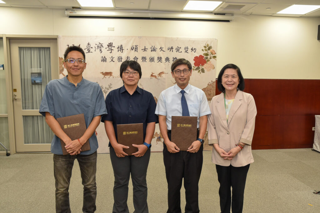 %E6%9B%B9%E9%A4%A8%E9%95%B7%E8%88%87%E5%8D%9A%E5%A3%AB%E5%84%AA%E7%AD%89%E8%AB%96%E6%96%87%E5%BE%97%E7%8D%8E%E4%BA%BA%E5%90%88%E5%BD%B1