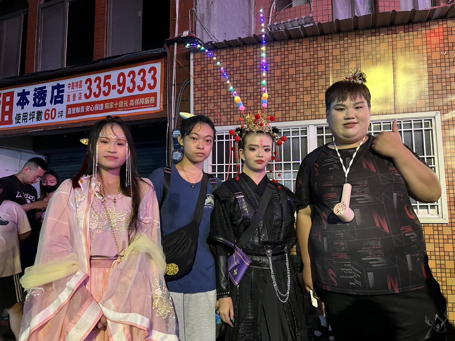 太子爺粉絲年輕化！四位大學生運用巧思Cosplay各種太子爺與小仙女裝扮，現場超吸睛（圖／桃園護國宮提供）