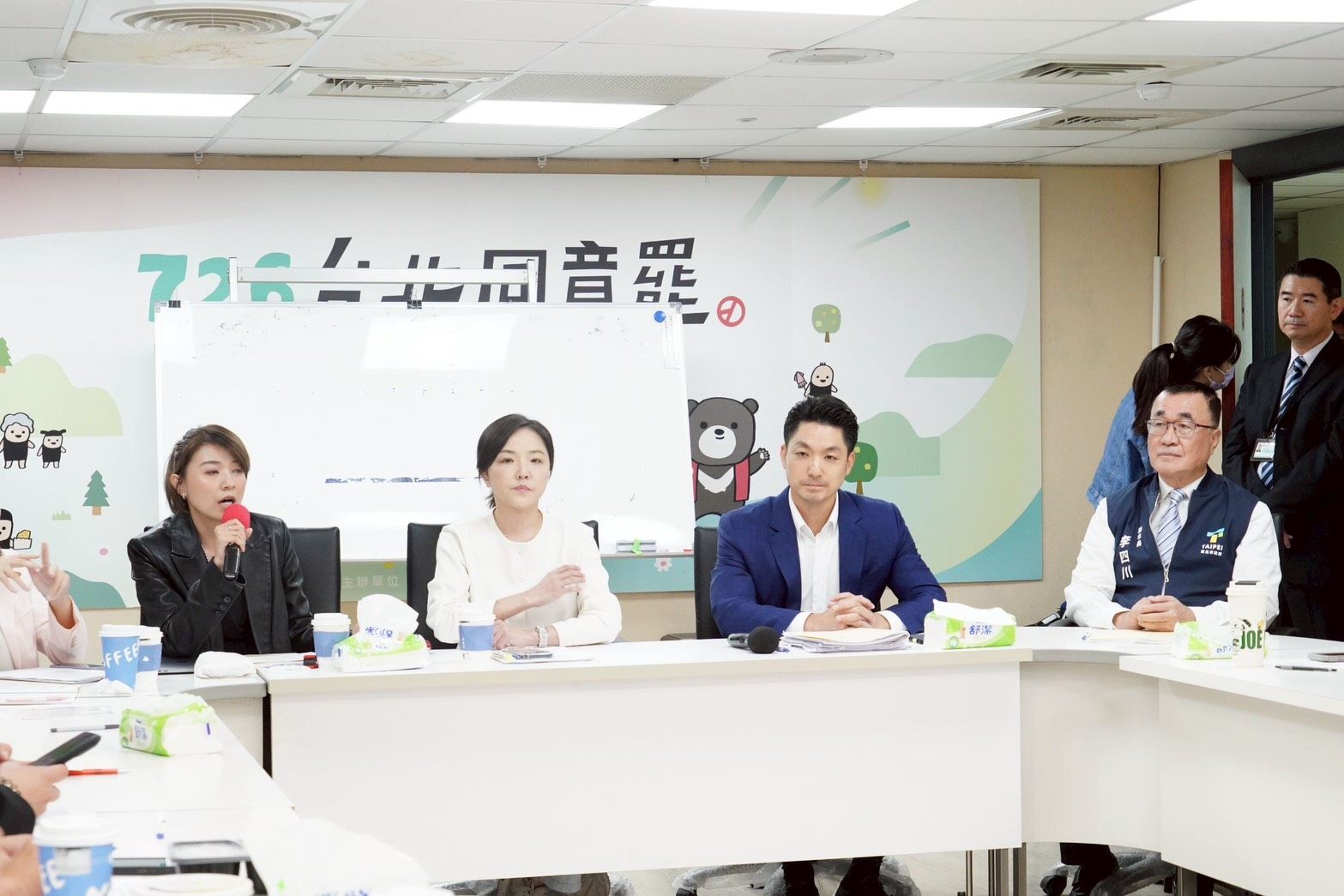 蔣萬安拜會民進黨團說明重大法案 議員關切輝達進駐進度 | 索引新聞 INDEX News 蔣萬安拜會民進黨團說明重大法案 議員關切輝達進駐進度 | 索引新聞 INDEX News