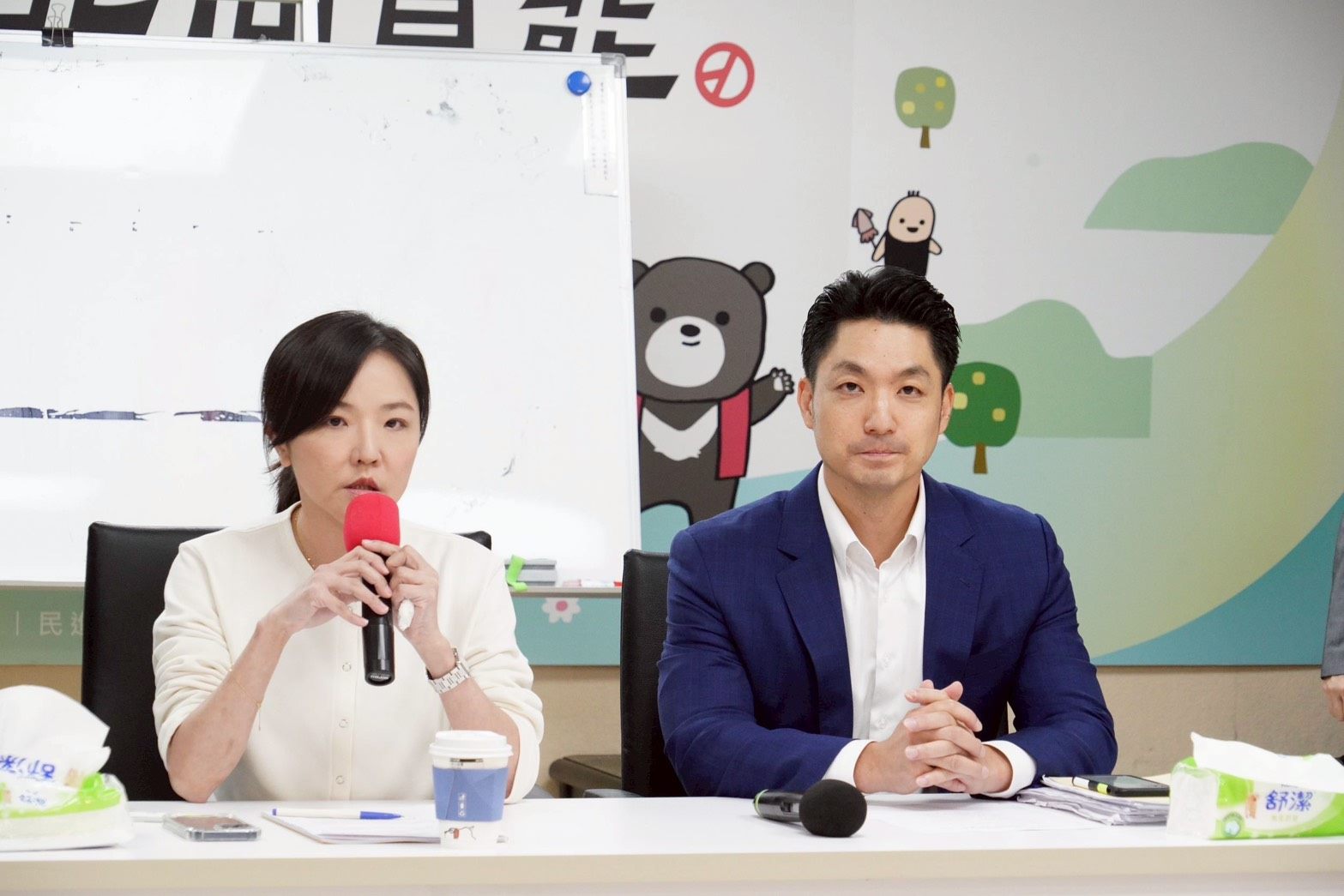 蔣萬安拜會民進黨團說明重大法案 議員關切輝達進駐進度 | 索引新聞 INDEX News 蔣萬安拜會民進黨團說明重大法案 議員關切輝達進駐進度 | 索引新聞 INDEX News