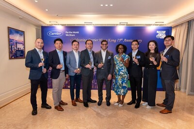 開利氣候解決方案亞太、中東和非洲地區總裁Michael Gierges（中），開利氣候解決方案北亞區總裁余敏義（左四）及開利香港、澳門及臺灣執行董事朱繼鴻（右三）連同開利香港管理層一同主持祝酒儀式。